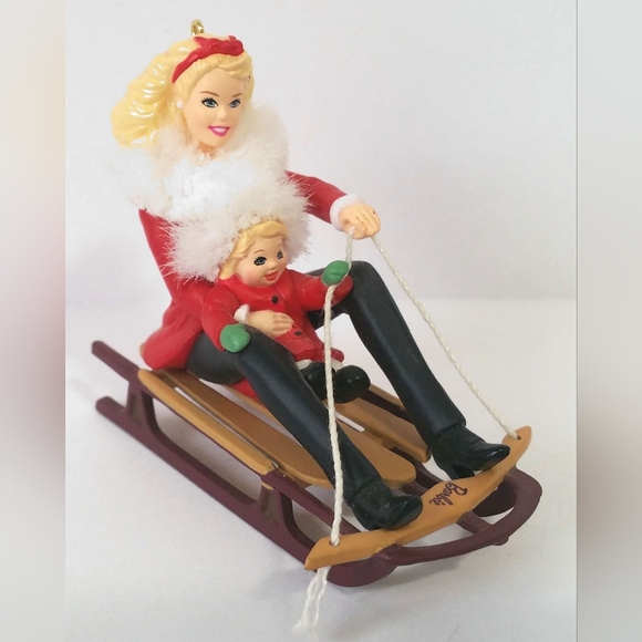 Barbie and Kelly winter fun 2000 Hallmark ornament keepsake figurine - Picture 1 of 2